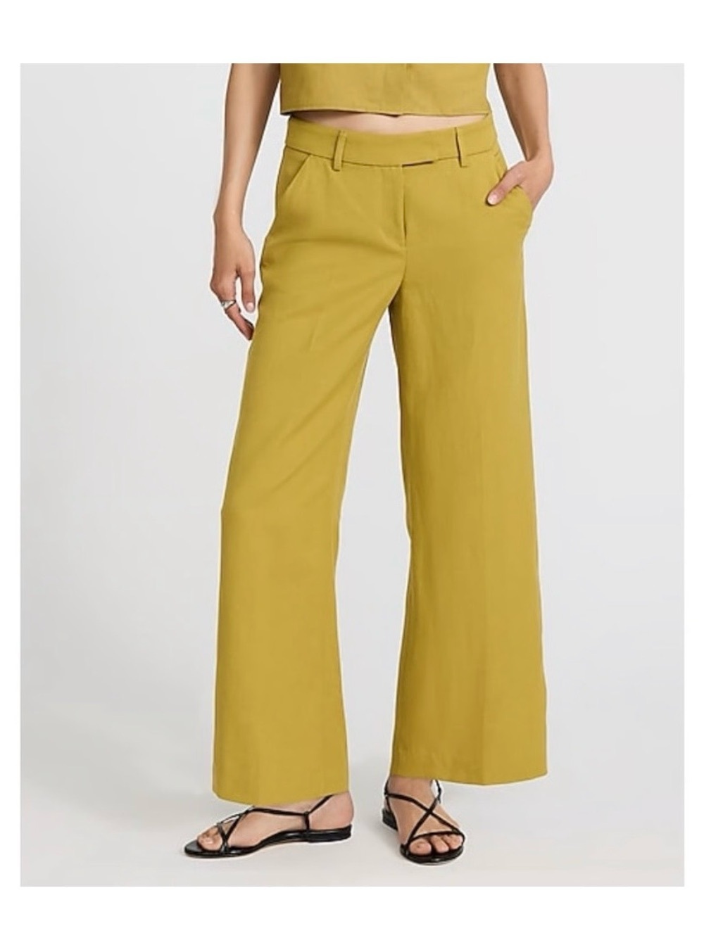 Express Wide-Leg Cropped Trousers in Avocado Green